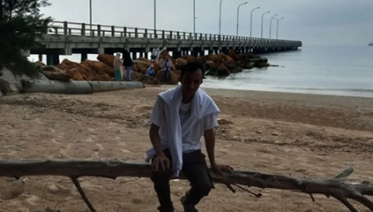 Tahun Baru ke Pantai Dermaga Tuban